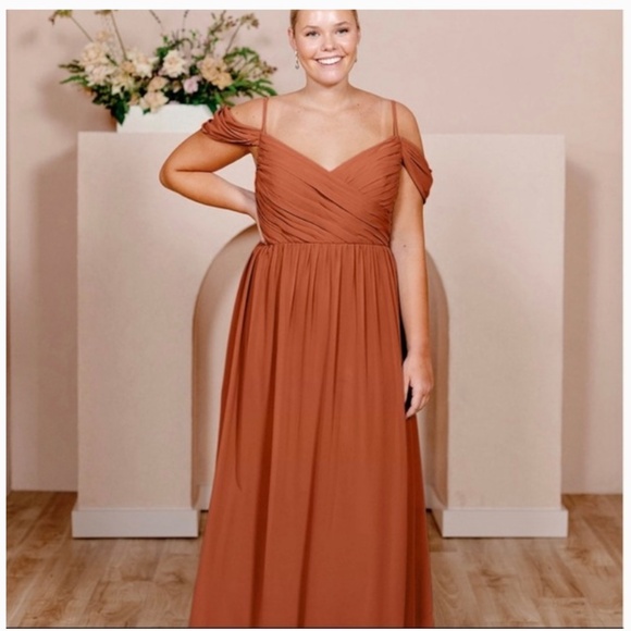 Gown cinnamon color. Womens 28 - Picture 5 of 5